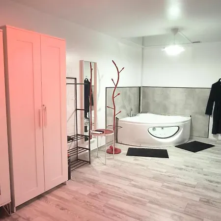 Roja Con Jacuzzi El Charco By Flamingo House Arrecife (Lanzarote)